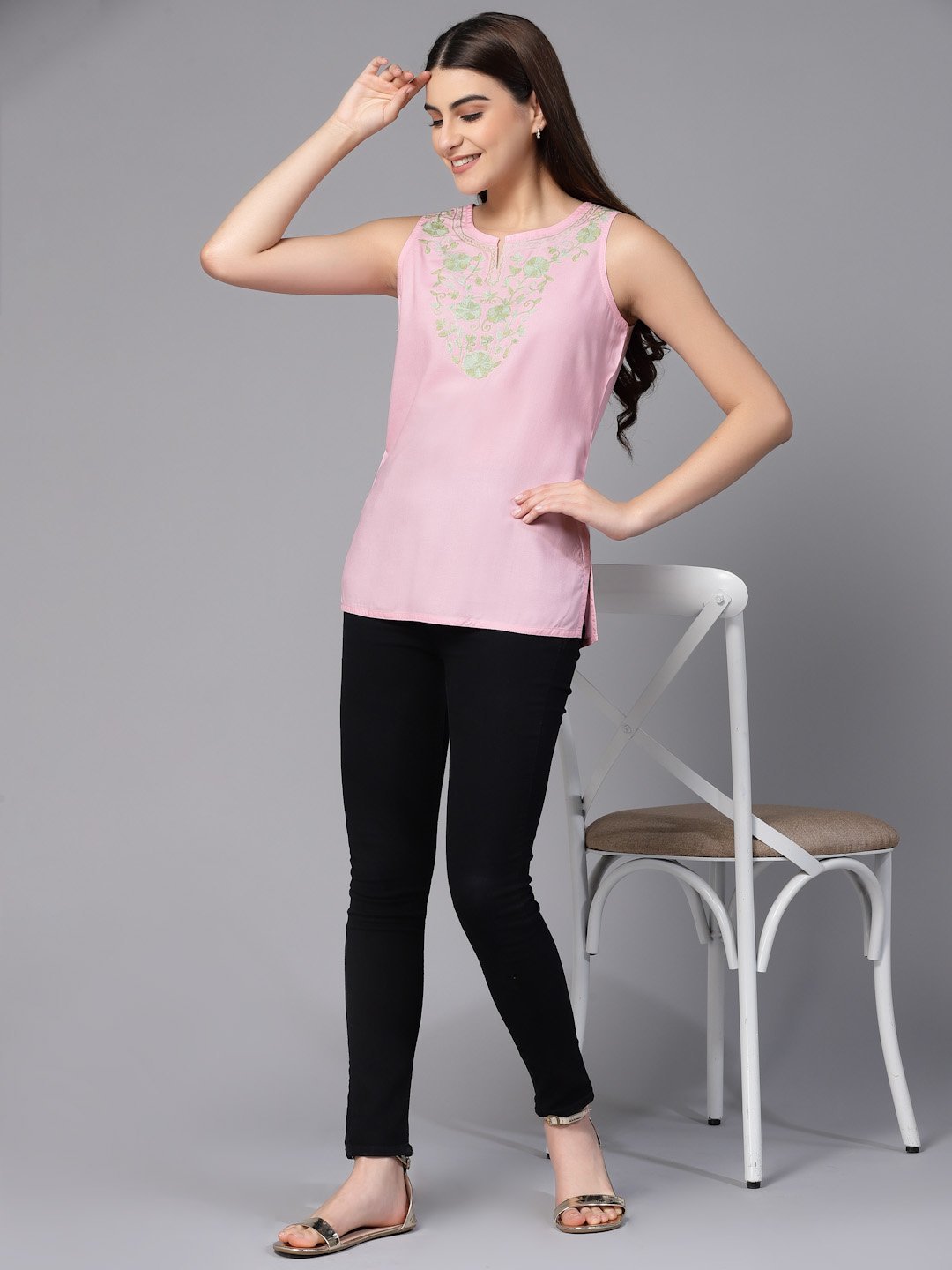 Nadia Kashmiri Light Pink Sleeveless Kurti - Image 2